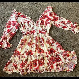 Floral dress, perfect for summer or photo shoots! Never worn. Great condition!